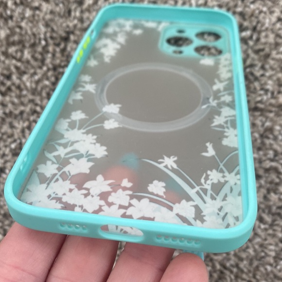 iPhone 15 plus or 15 pro max floral case with mag pack safe charging NEW - Picture 5 of 8